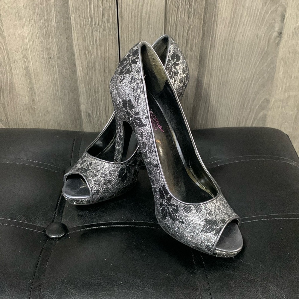 Princess Vera Wang Silver & Black Lace Open Toe Princess Women's Shoes Size 6